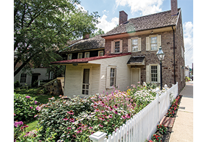 doylestown christmas house tour 2021